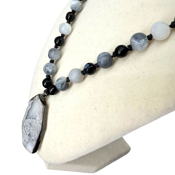 J Jill Beaded Necklace Agate Stone Pendant Gray White Black Cord Adjustable NWT - Picture 5 of 15
